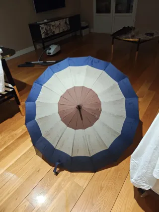 Paraguas automático azul y blanco