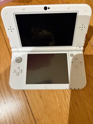 Nintendo New 3DS XL Rosa + 4 Juegos