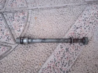 Eje Rueda Delantera Derbi Diablo Super C4