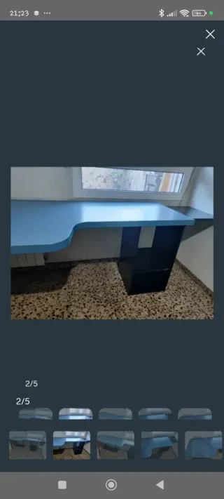 Escritorio con cajonera y repisa