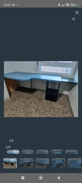 Escritorio con cajonera y repisa