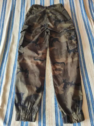 Pantalón cargo camuflaje talla XS