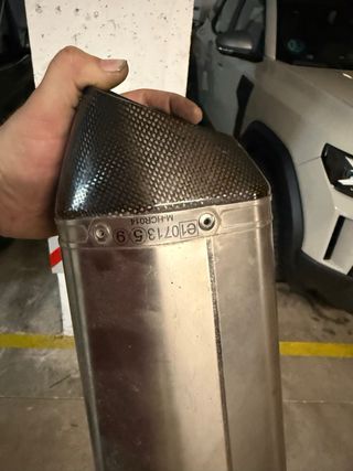 Escape Akrapovič Titanio