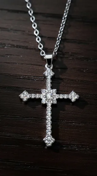 Collar Cruz Brillante Plateado