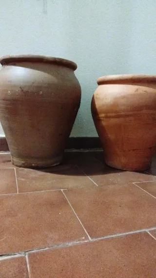 Lote 2 tinajas/cántaros de barro