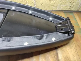 Asiento Vespa Primavera Negro con ribete blanco