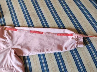 Chaqueta rosa con capucha