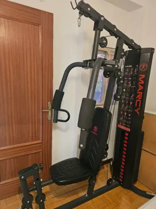 Máquina Multiejercicio Marcy Negra