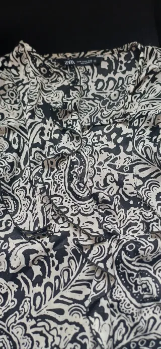 Blusa con volantes estampada