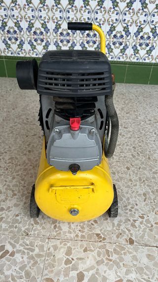 Compresor de aire KIVEC de 24 litros.