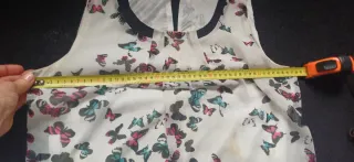 Blusa de mariposas blanca