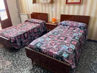 2 Camas Individuales Madera y Tela