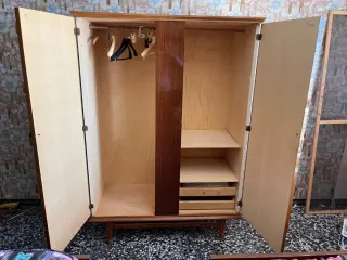 Mueble de habitación con dos puertas