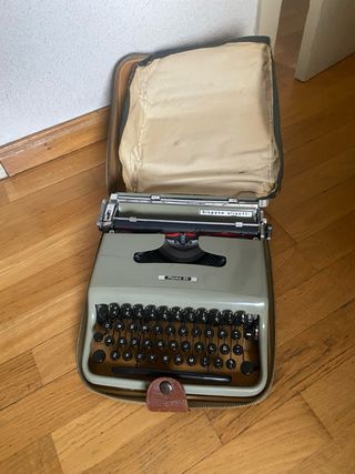 Máquina de escribir antigua