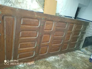 Puerta de madera maciza