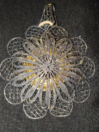 Medalla antigua filigrana oro y plata