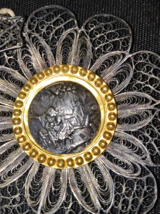 Medalla antigua filigrana oro y plata