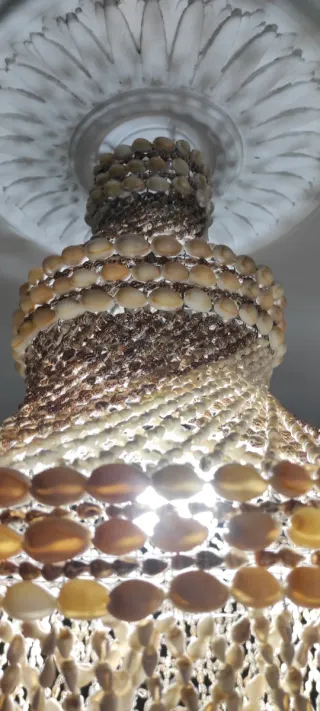 Lámpara de techo caracolas marinas