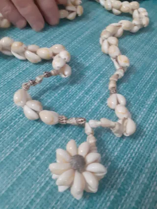 Collana conchiglie e fiore