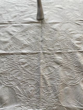 Mantel bordado de algodón blanco