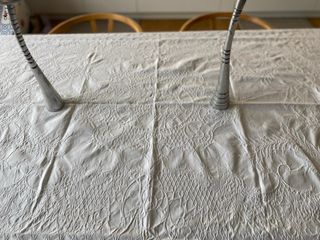 Mantel bordado de algodón blanco