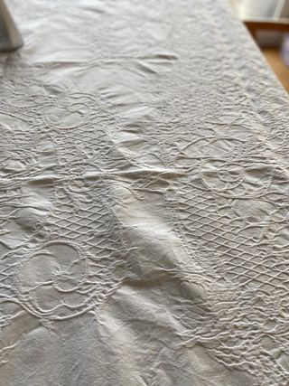 Mantel bordado de algodón blanco