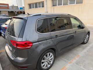 Volkswagen Touran 2.0 TDI Sport 150 DSG