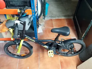 Bicicleta infantil BTWIN negra y amarilla
