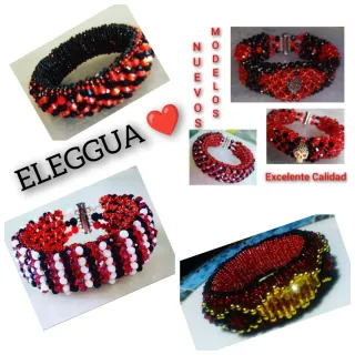 Pulseras de cuentas blancas y plateadas