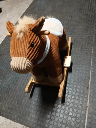 Balancín de caballo marrón