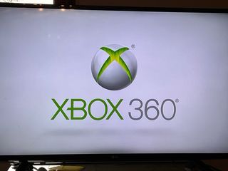 Xbox 360 Blanca + 2 Mandos + HDD 60GB