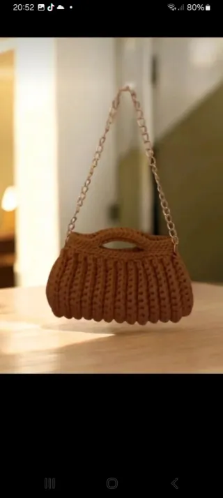 Borsa bauletto con catena dorata marrone