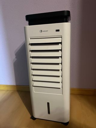 Pingüino con depósito de agua o hielo