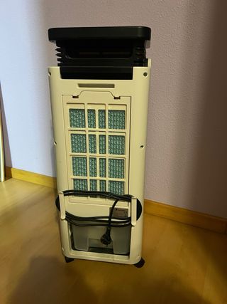 Pingüino con depósito de agua o hielo