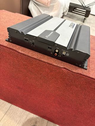 Subwoofer GROUND ZERO y Amplificador Pioneer