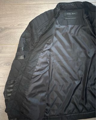 Chaqueta Zara Man acolchada negra