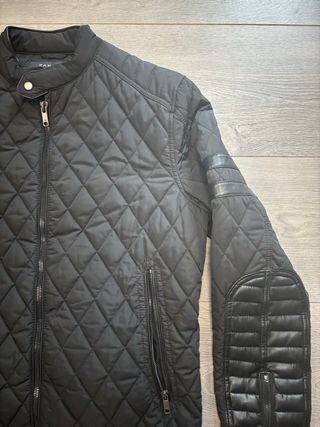 Chaqueta Zara Man acolchada negra