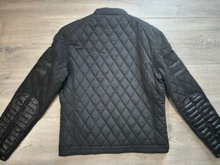 Chaqueta Zara Man acolchada negra