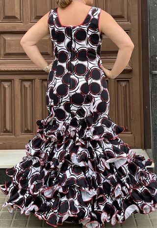 Traje de Flamenca negro Talla desde 44 a la 50