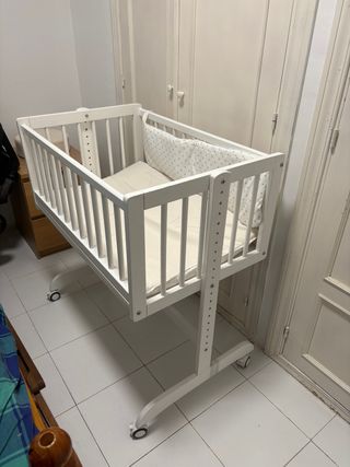 Minicuna madera blanca con ruedas