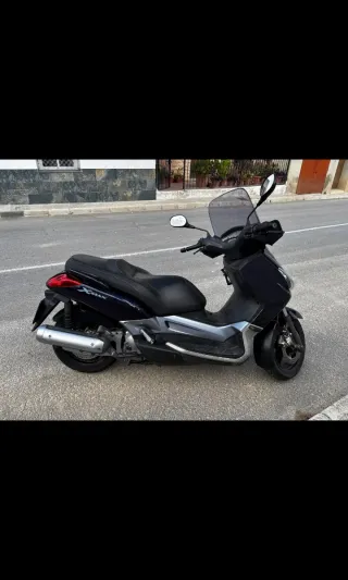 Yamaha XMAX 125 Scooter Azul Marino/Plata