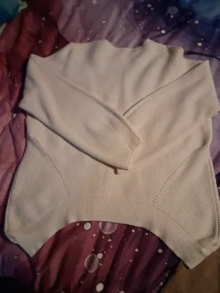 Maglione bianco e pantaloni marroni