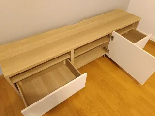 Mueble TV madera y blanco