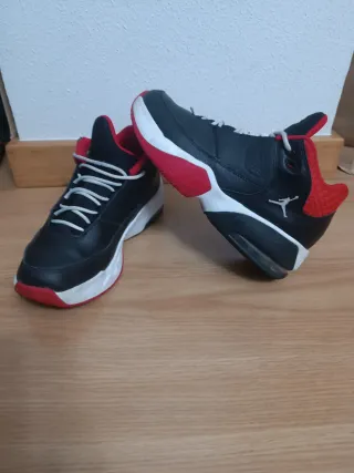 Nike Jordan Talla 36 Negras y Rojas