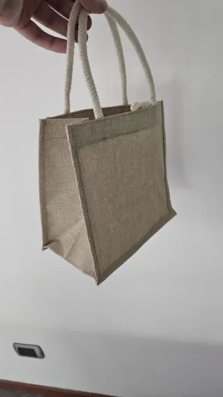 Borsa in juta con fiori