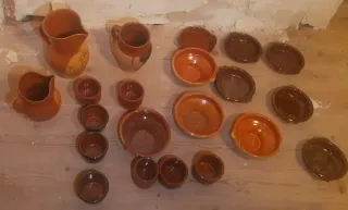 Jarras y platos de barro antiguas