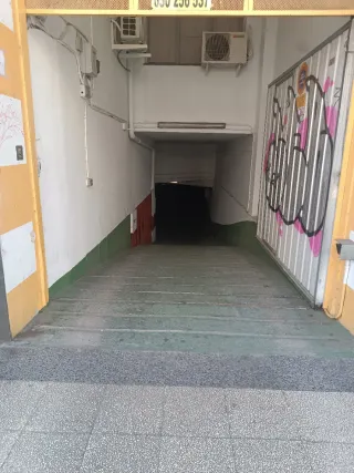 Se alquila plaza garaje Adriano VI numero 3