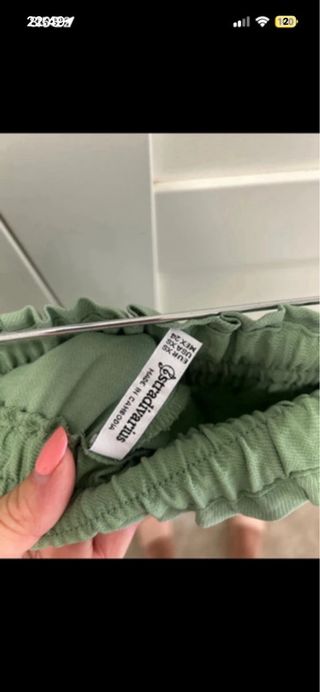 Pantalón fluido verde Stradivarius