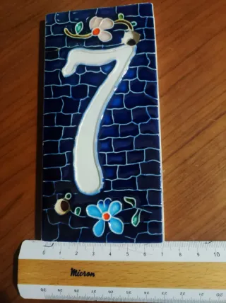 Targa ceramica numero 7 decorata