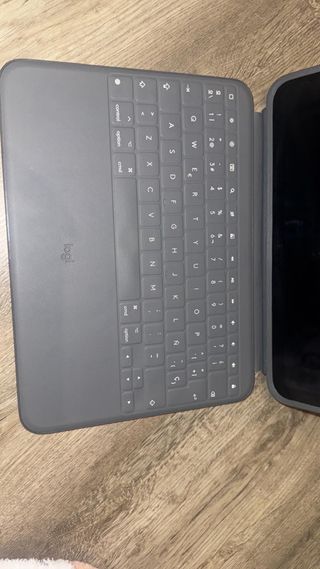 iPad 10ª Gen + Apple Pencil + Teclado Logi